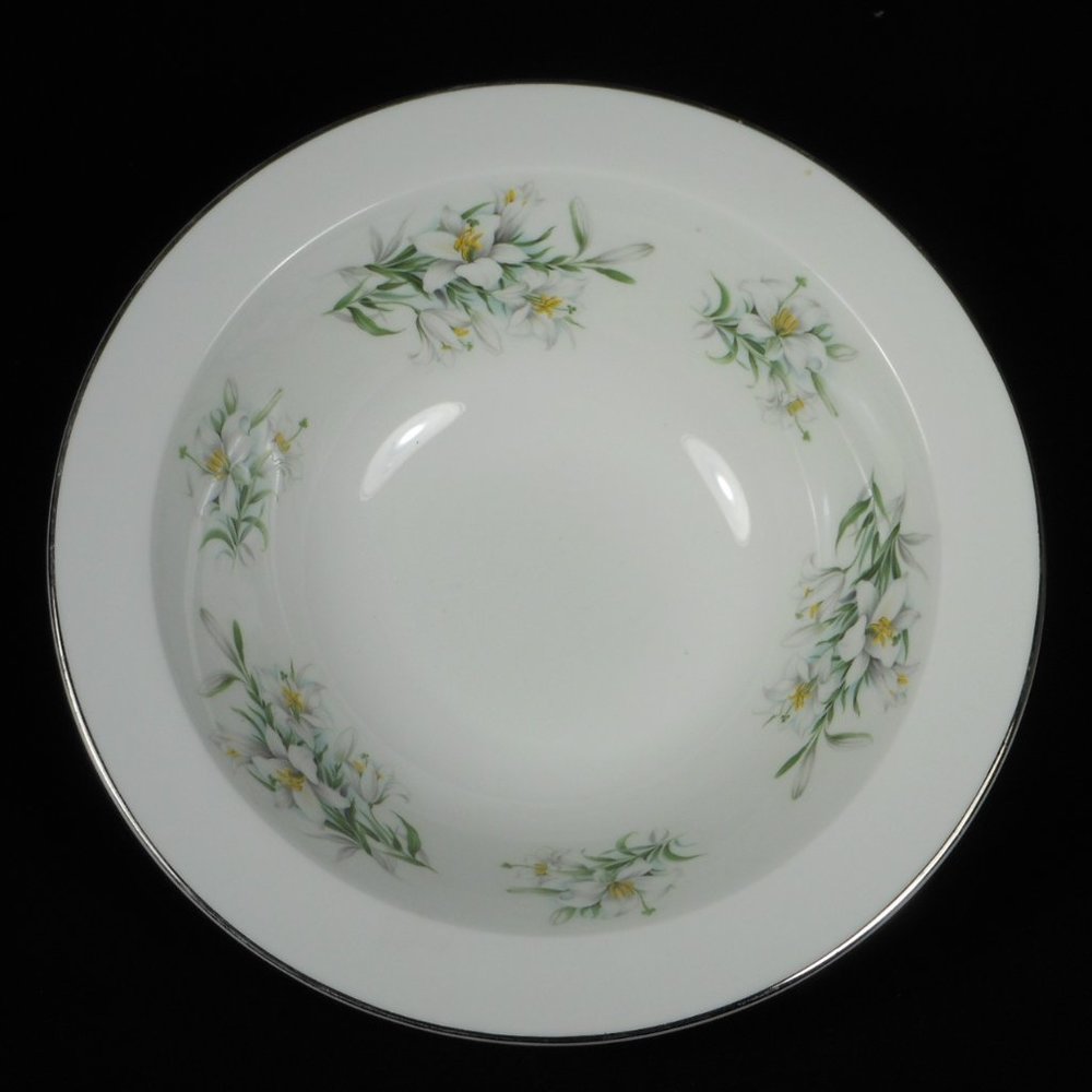 Rimmed Vegetable Serving Bowl.  May Fair Bone China U.K.